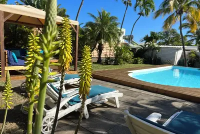 Image de Villa Créole avec piscine à Saint Gilles les bains idéale pour les familles