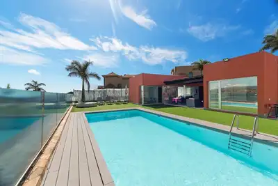 Image de Chalet à Maspalomas avec piscine chauffée