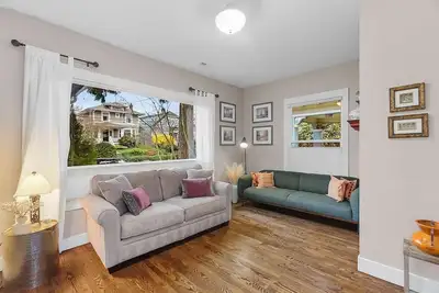 Image de Madrona Bliss: A Modern Escape