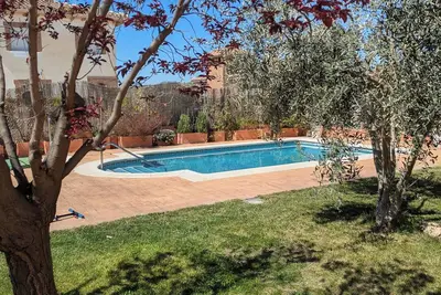 Image de Cozy and quiet space within walking distance to everything with independent entrance + parking