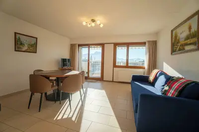 Image de L'appartement est idéalement situé à quelques mètres du centre de la station de Villars, juste au de