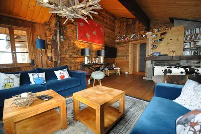 Image de Magnifique chalet situé au sommet du village de Gryon dans le quartier des Mazots. Ski in Ski out. E