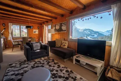 Image de Le chalet est idéalement situé dans un quartier calme juste au dessus de la place de la Barboleuse à