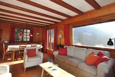 Image de Le chalet est situé à 150m du départ de la télécabine de Barboleusaz, reliant le domaine skiable de
