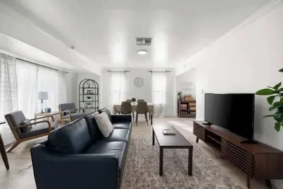 Image de Contemporary 2b/1ba Pad in the Prime of Sacramento