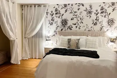 Image de Big City Haven | Safe & Spacious 2br Retreat near Nyc w\/ Porch, Sleeps 7
