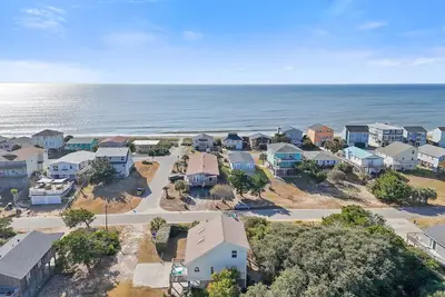 Image de 4br/2ba•Steps to Beach•Ocean and Marsh Views!