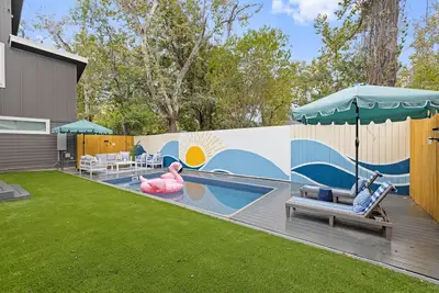 Image de 2Home 9br - 2 Heated Pools, Fire Pit + Epic Murals