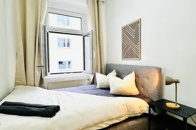 Image de Comfy 4br 10 Min Transport to Stadthalle