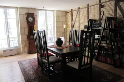 Image de Appartement atypique + petite cour, à proximité gare d'Agen et centre historique