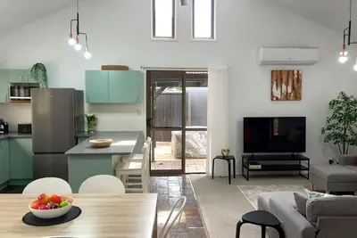 Image de Low set family friendly home.