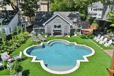 Image de Spacious Atlanta Mansion. 6-bed 5 Bath home with pool & sauna. near Piedmont