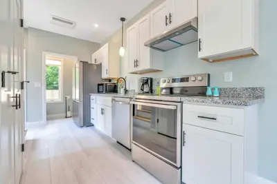 Image de New home with hot tub, walkable to Old Orchard Beach!