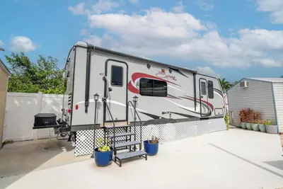 Image de Beachtime! Charming 1-bedroom trailer w/ WiFi & Ac & Hotwater Jupiter/Tequesta