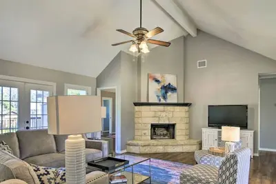 Image de Charming 3-bedroom house with Ac, WiFi down town historic Boerne Tx