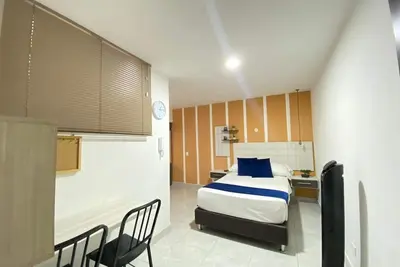 Image de Comfortable studio apartment ideal for one or two people. Room. Bathroom and kitchen