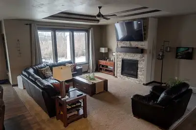 Image de 4-bedroom, 3-bath ranch in fabulous Green Bay. Minutes away from Lambeau Field!