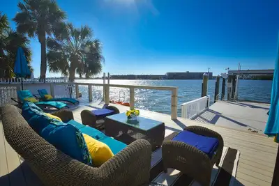 Image de Waterfront St Pete Home • Pet Friendly! • Fast WiFi • Near Beach & Downtown