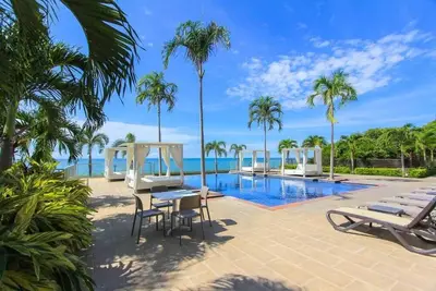 Image de Beautiful ocean front apartment with cross breeze