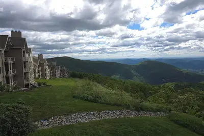 Image de Cozy 2-bedroom condo with stunning views of lovely Wintergreen WiFi, Ac