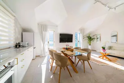 ❤️Deluxe Seafront 2br| 3 Baths & Soaking Bath | Spacious with Stunning Bay Views
