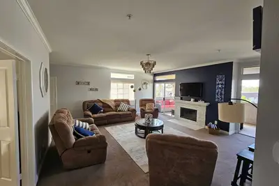 Image de Charming 3-bedroom condo, less than a mile from ocean