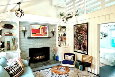 Image de Cozy Retreat in The Catskills – Hot Tub, Fireplace, Hiking, Swimming