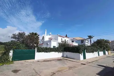 Image de Charming 2+1-bedroom villa with WiFi, Ac in serene Olhos de Água