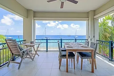 Image de Elegancia Ocean Front Apartment