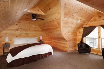 Image de Cedar Select #13 – Cozy 2-Story Log Townhouse