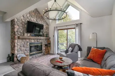Image de This loft is a 1 bedroom(s), 1. 5 bathrooms, located in Ellicottville, Ny.