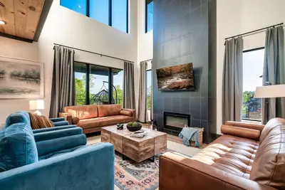 Image de New Listing, Mountain Views, Hot Tub, Private Pool, Game Room, Ev Charger