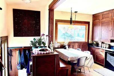 Image de Arts and Crafts Near West Home and Garden WiFi, Ac