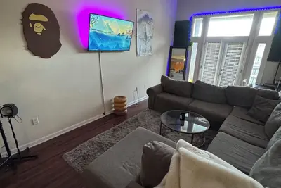 Image de Chic 2 story loft in the heart of Midtown Atl!