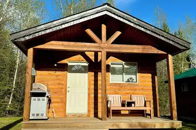 Image de Cozy cabin with WiFi and Ac in charming Valemount. Cabin 1