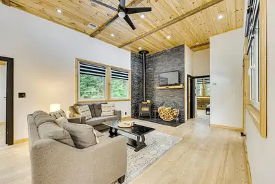 Image de Porch & 1-Acre Yard: White Mountains Hideaway