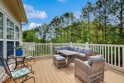 Image de Townhomes of Providence spacious townhouse w/shared pool, patio & grill