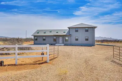 Image de Stargazer's Delight: Mtn-View Pearce Home w/ Deck!