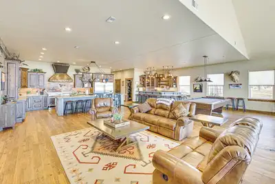 Image de Riverside Retreat in Bridgeport w/ Game Room!