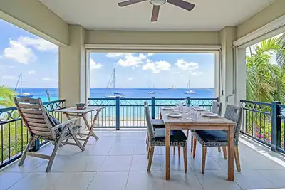 Image de Elegancia OceanFront Apartment