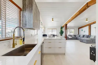 Image de Gorgeous coastal home with plenty of space and close to everything-Dog Friendly