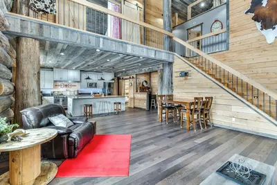 Image de Perfect for Families: Custom-Built Harrison Cabin!