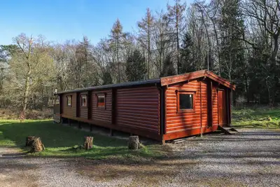 Image de Forest Lodge, country holiday cottage, with hot tub in Kenwick Woods
