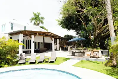 Image de Hidden Gem/Cozy Countryside villa w/ back-up Generator, Pool, event ready