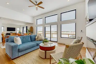 Image de Waterfront Paradise: New Home in New Lisbon with Endless Activities & Views