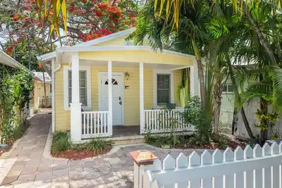 Image de Coming Soon July 1! The Jolly Rooster\nNew! 2br/2ba - Walk to Duval