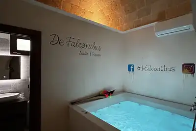 Image de Suite con vasca idromassaggio nel centro Centro Storico di Pulsano