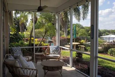 Image de Lakefront Retreat with Pool