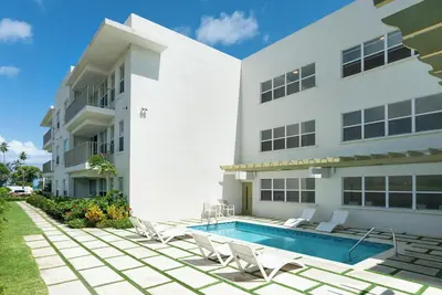 Image de Coral Beach 105 – Stylish 2Bed Home Near Mullins Beach with Pool & Private Patio