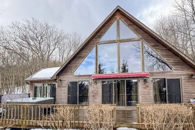 Image de Cozy Catskill A-Frame With Hot Tub